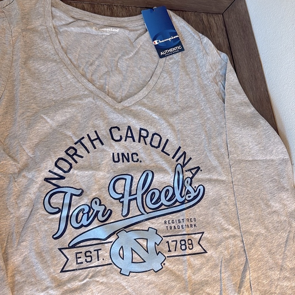 NWT [Champion] North Carolina Tar Heels NCAA Long Sleeve Shirt Women's Sz Large - Picture 3 of 8